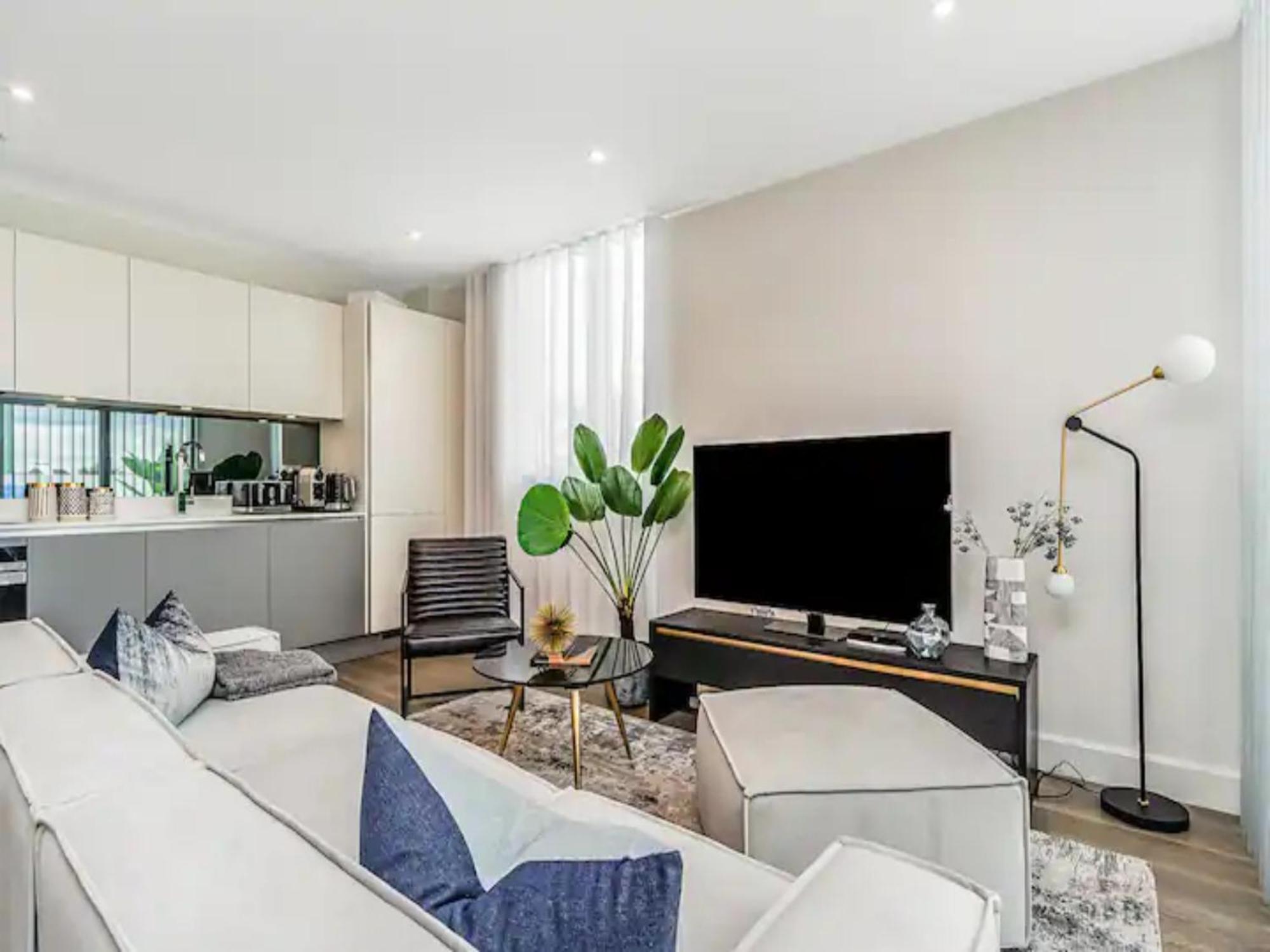 Apartamento Pass The Keys Penthouse Oasis In Trendy Fulham Londres Exterior foto