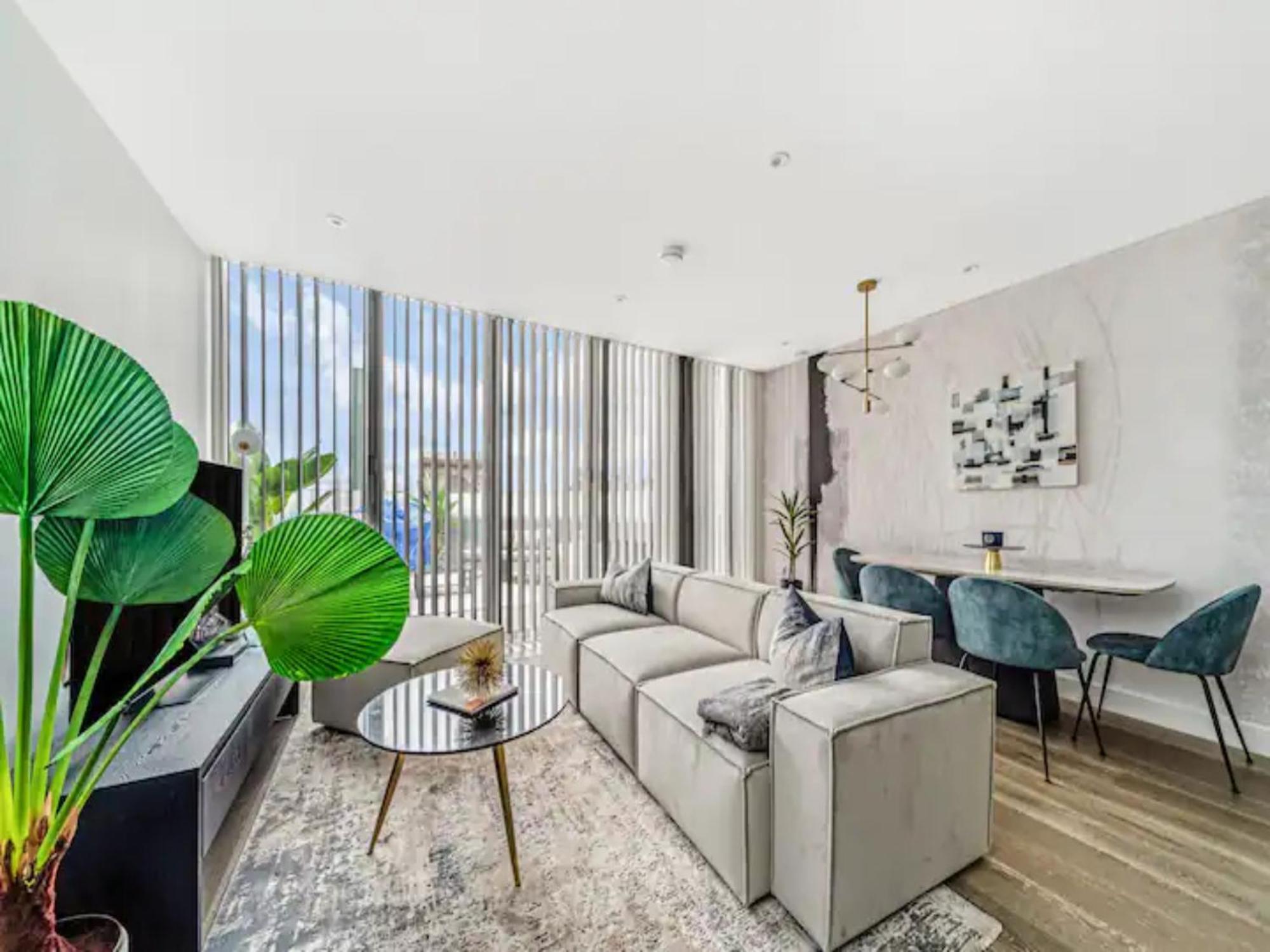 Apartamento Pass The Keys Penthouse Oasis In Trendy Fulham Londres Exterior foto