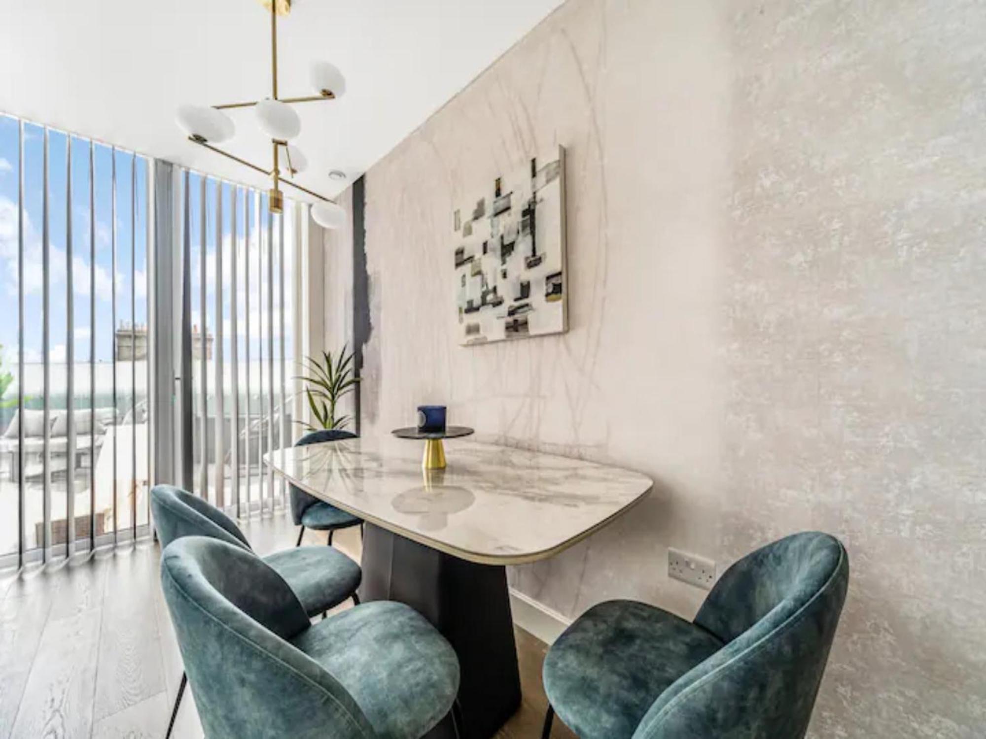 Apartamento Pass The Keys Penthouse Oasis In Trendy Fulham Londres Exterior foto