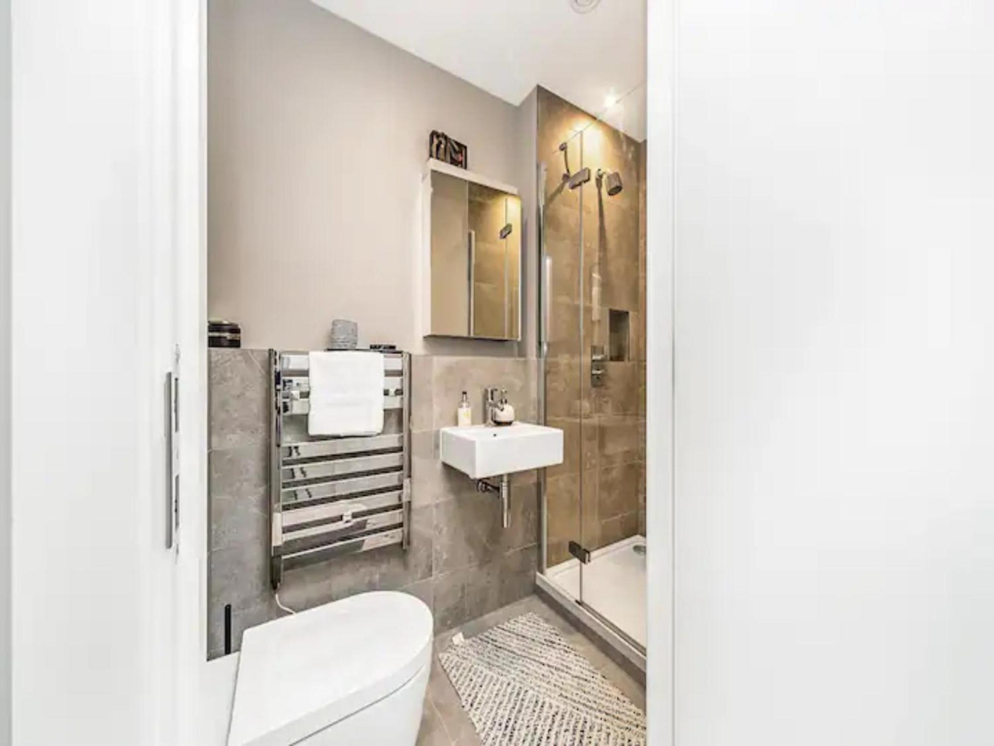 Apartamento Pass The Keys Penthouse Oasis In Trendy Fulham Londres Exterior foto